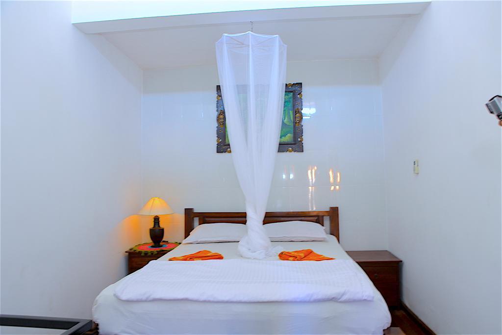 Tirta Yoga Inn Падангбай Экстерьер фото
