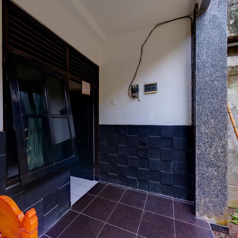 Tirta Yoga Inn Падангбай Номер фото