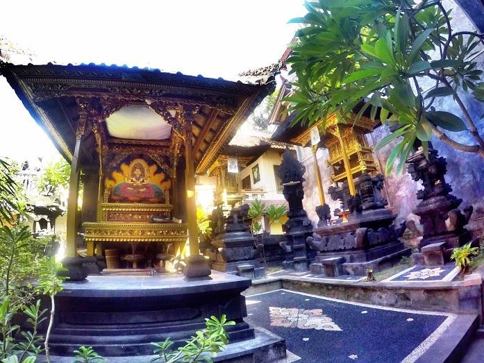 Tirta Yoga Inn Падангбай Экстерьер фото