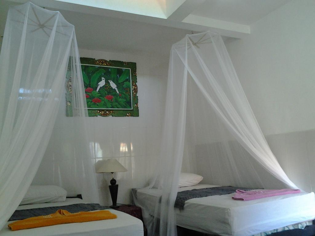 Tirta Yoga Inn Падангбай Номер фото