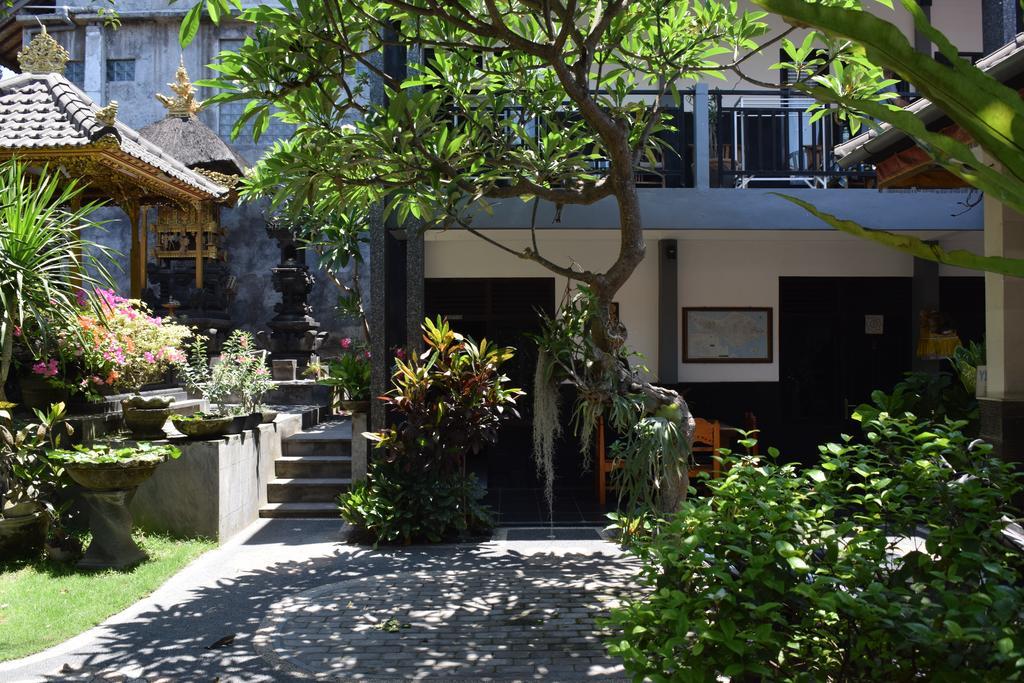 Tirta Yoga Inn Падангбай Номер фото