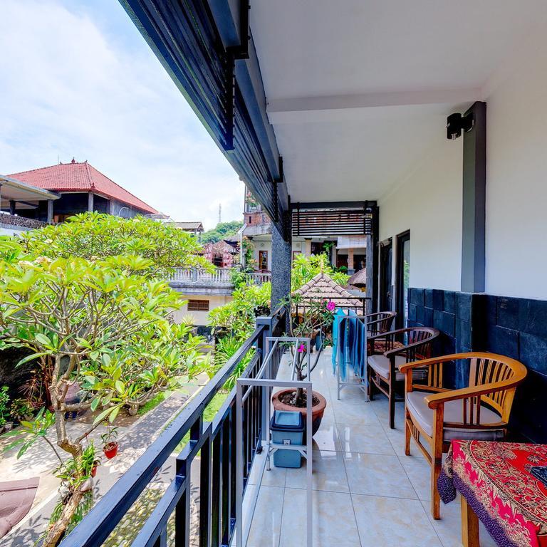 Tirta Yoga Inn Падангбай Номер фото