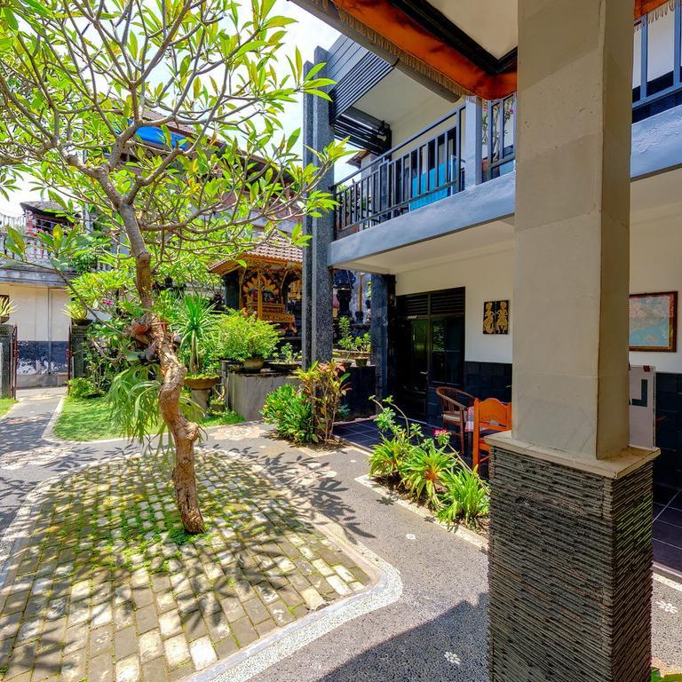Tirta Yoga Inn Падангбай Номер фото