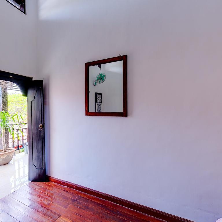 Tirta Yoga Inn Падангбай Номер фото