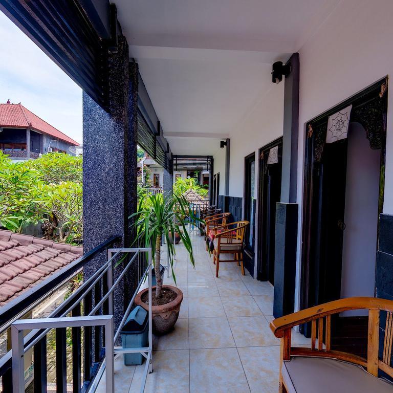 Tirta Yoga Inn Падангбай Номер фото