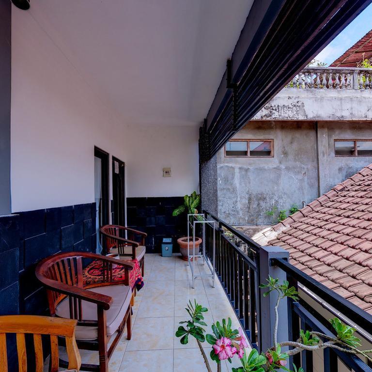 Tirta Yoga Inn Падангбай Номер фото