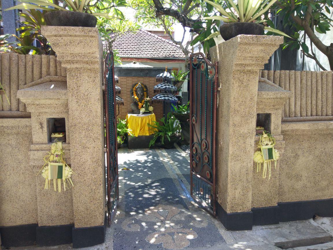 Tirta Yoga Inn Падангбай Экстерьер фото