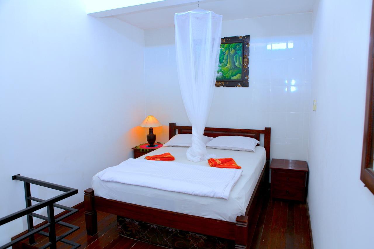 Tirta Yoga Inn Падангбай Экстерьер фото