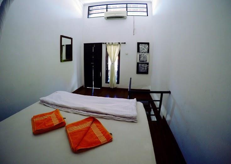 Tirta Yoga Inn Падангбай Экстерьер фото
